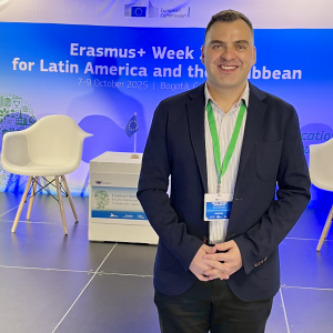 Dr. Héctor Amado de Universidad Galileo presenta el proyecto ECOCredGT en el Evento Erasmus+ Week